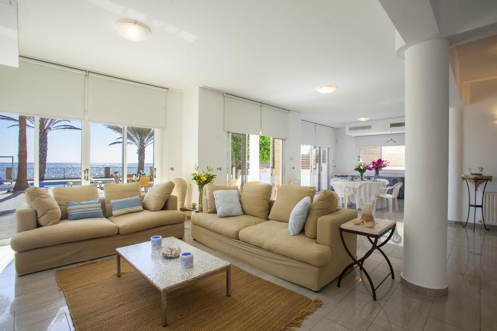 פרבוליה Meneou Beachfront Villa Sunset חדר תמונה